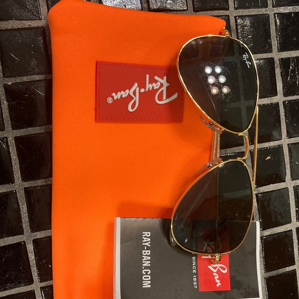 Pair youth aviators. Worn a couple of times No scratches.